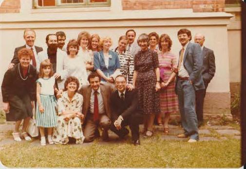 Foto di gruppo con Mauro Santelli davanti alla sede dell'Istituto Italiano di Cultura di Oslo
